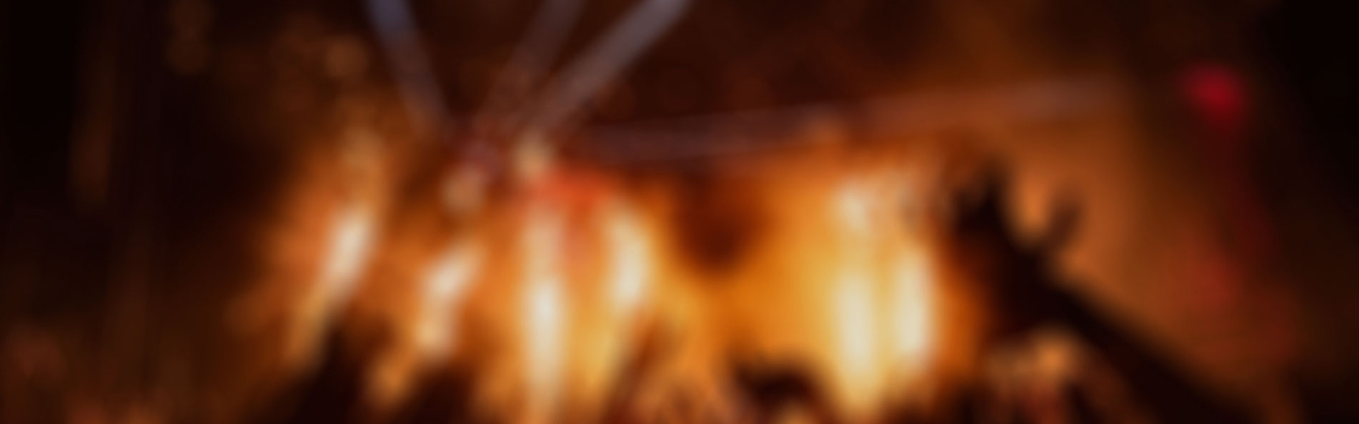 请在WP后台-外观-小工具-首页模块化布局块中-添加首页模块，即可显示首页内容